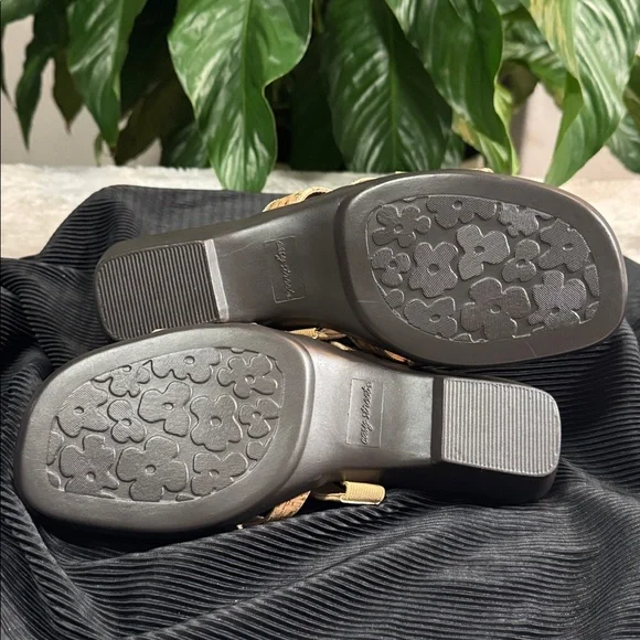 Easy Street Slip-On Torrid Sandal - Women's 8N - Picture 7 of 10